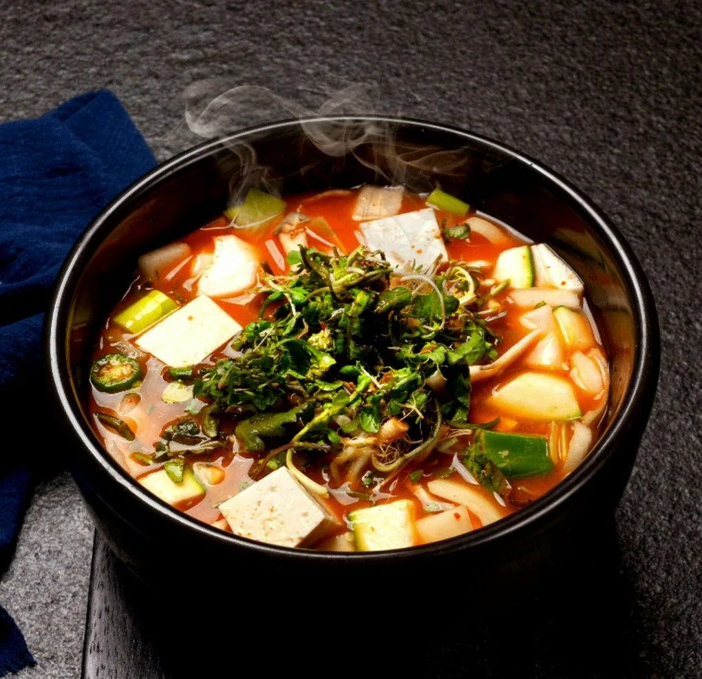 National-Treasure-Grade Beef Seasonal Doenjang Stew (with rice)