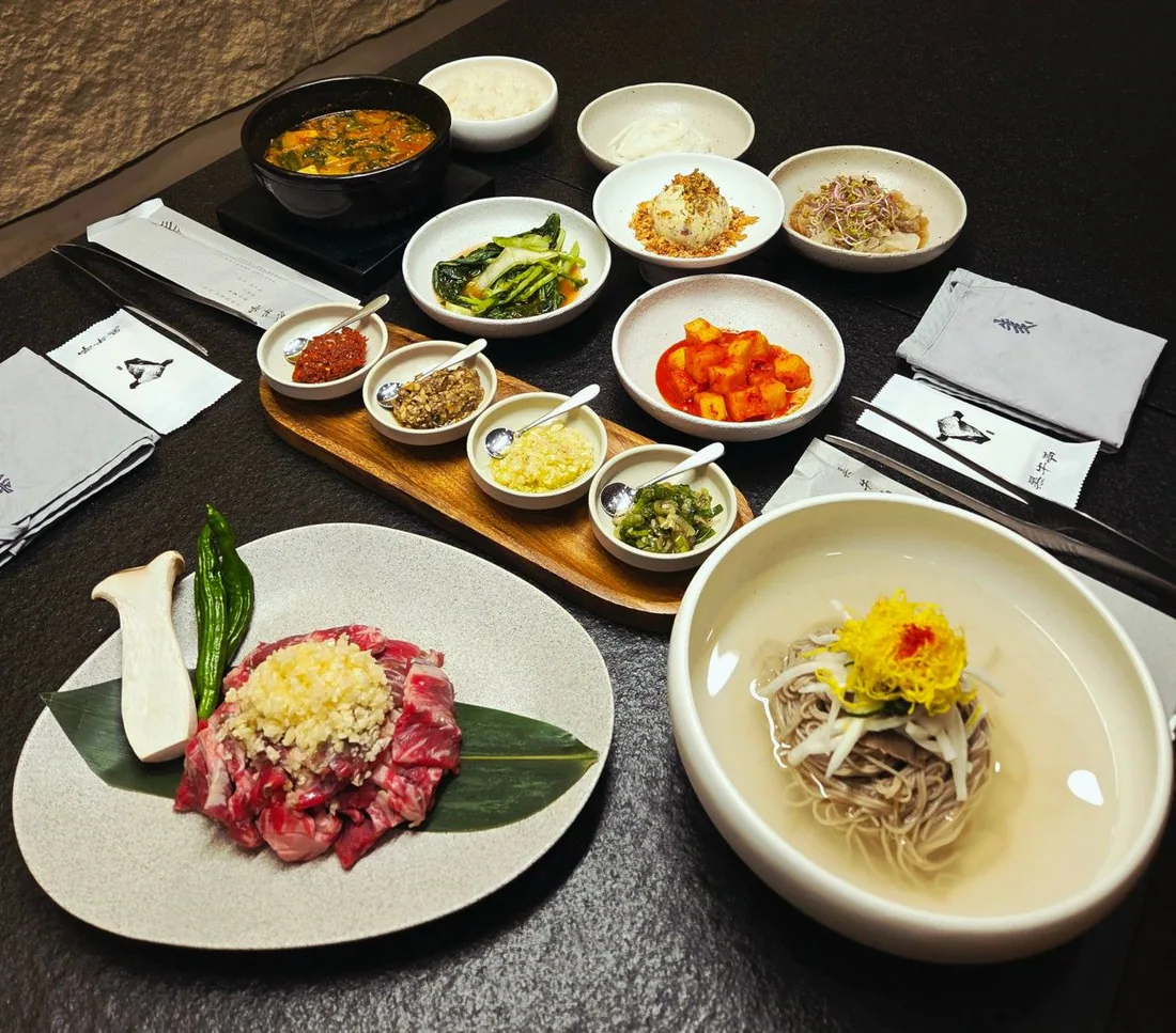 Andong-Style Garlic-Marinated Rib Finger Lunch Set