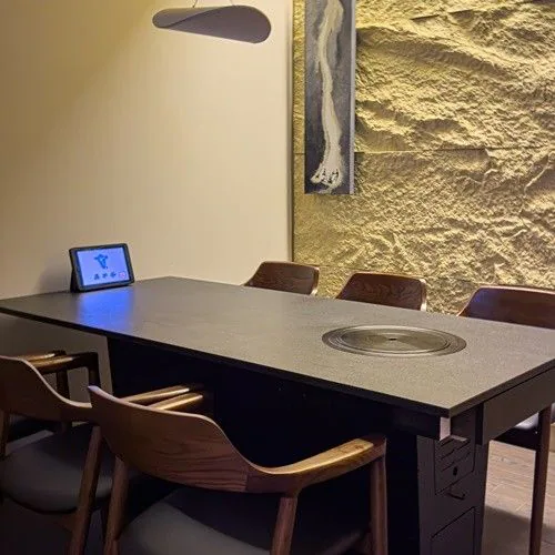 A private room at Heukwoojeong with a table and chairs